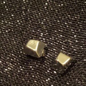 Small and minimal. Never used earrings.